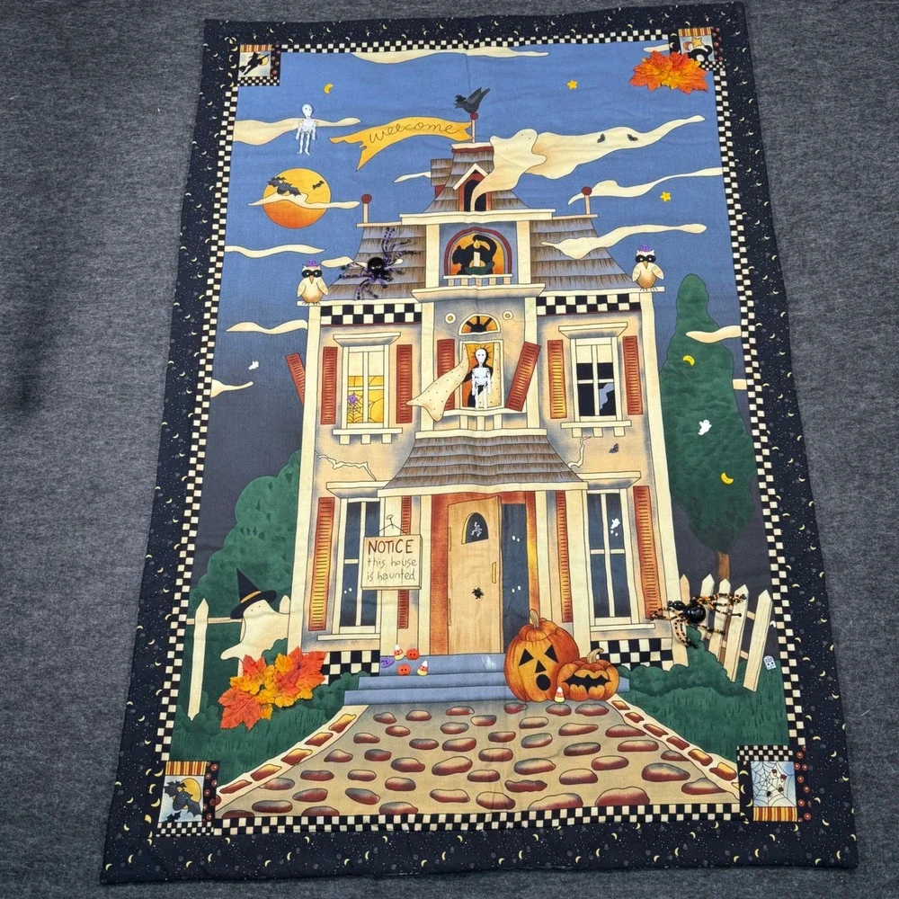 Halloween Haunted House Quilted Wall Hanging 3D Beaded Spiders Skeletons 28x40